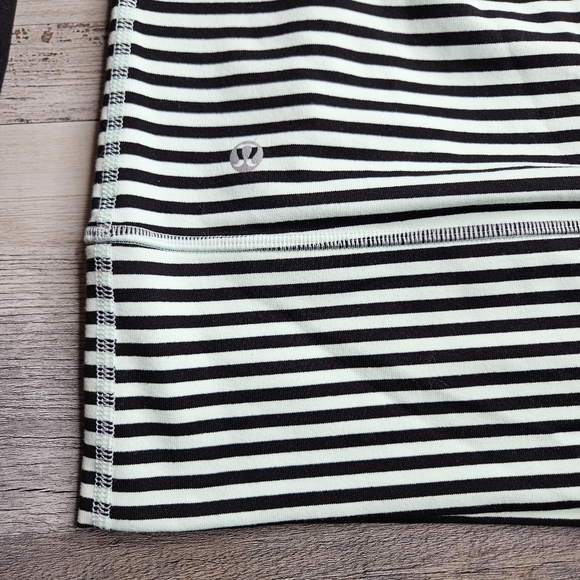 Lululemon Daily Yoga Jacket Size 4 Mint Green + Black Stripes - Picture 9 of 13